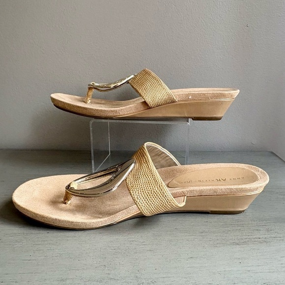 Anne Klein AK Women Tan Wedge Sandal Slide Thong 8 Neutral Gold Circle Summer - Picture 6 of 13